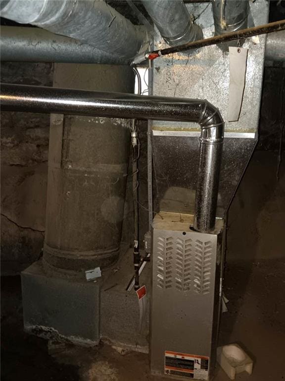 2539 Kensington Ave, Kansas City, MO 64127 - view of utility room