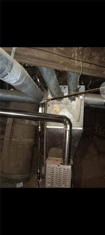2539 Kensington Ave, Kansas City, MO 64127 - view of utility room