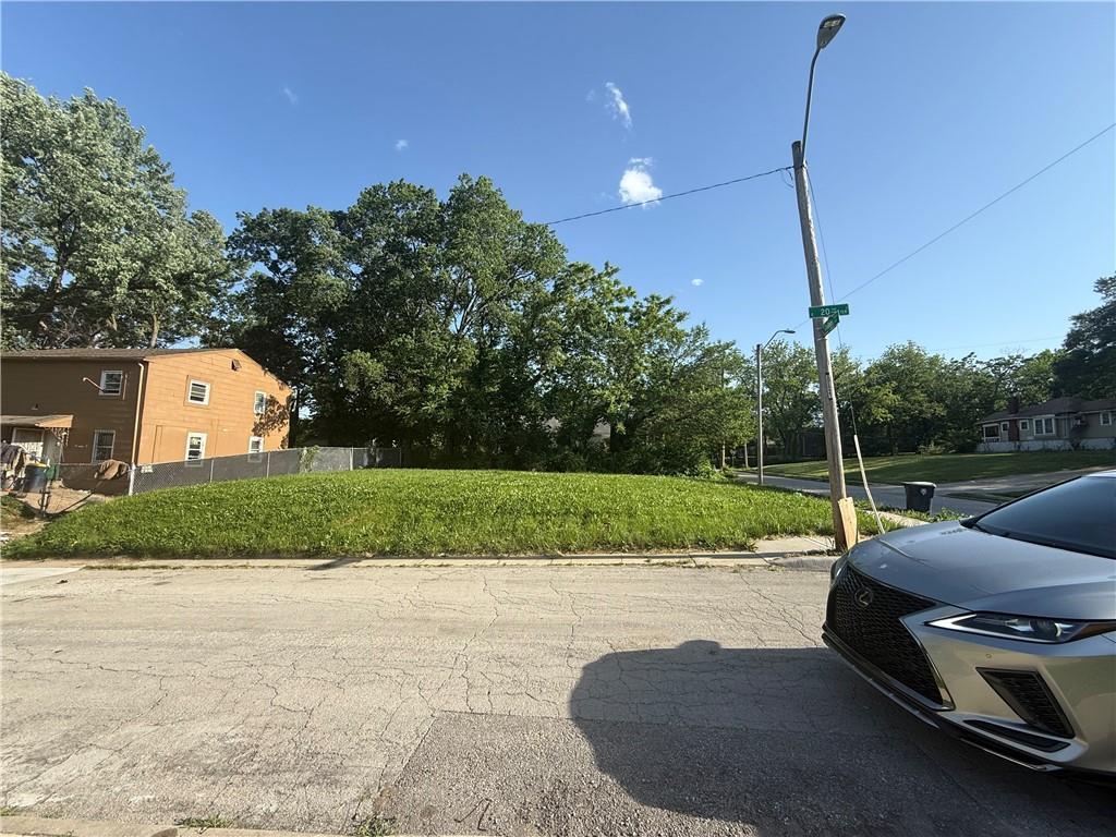 3301 E 20th Ter, Kansas City, MO 64127 - photo 1