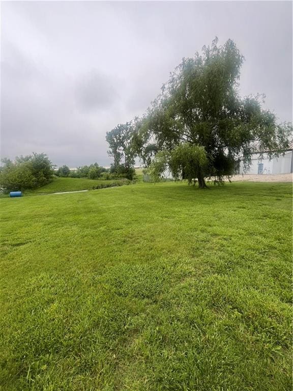 933 1300th St, Iola, KS 66749 - view of grassy yard