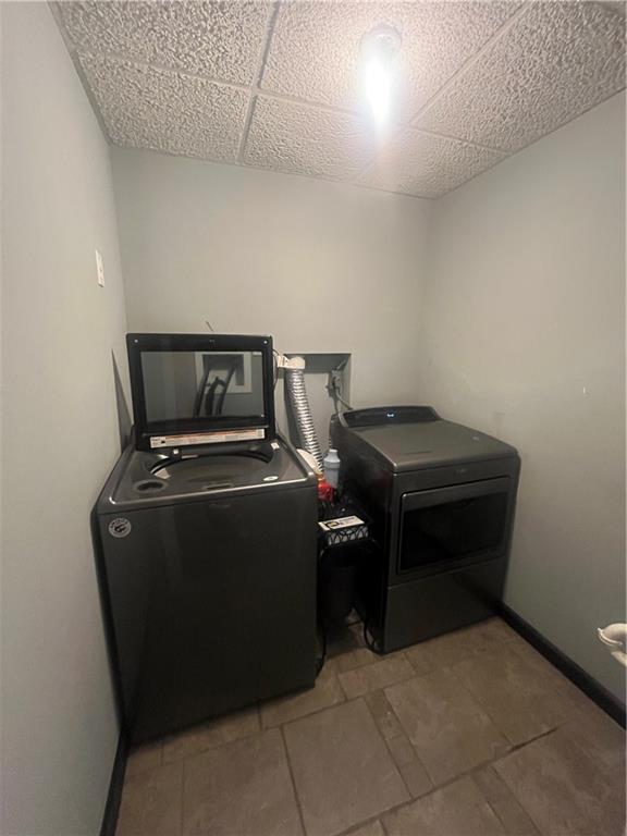 933 1300th St, Iola, KS 66749 - laundry room with washer and clothes dryer and baseboards