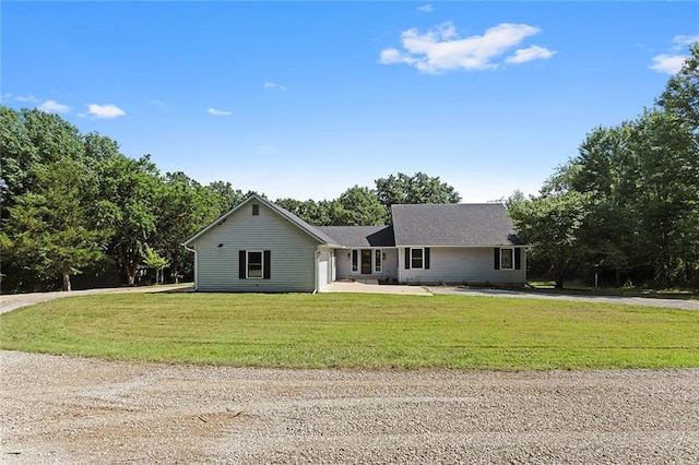 38 NW 525th Rd, Warrensburg, MO 64093 - ranch-style home featuring driveway and a front yard