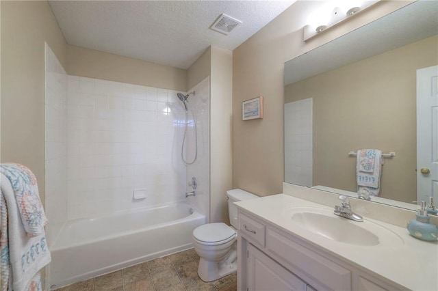 5706 NE Sapphire Pl, Lees Summit, MO 64064 - bathroom featuring toilet, vanity, washtub / shower combination, and a textured ceiling