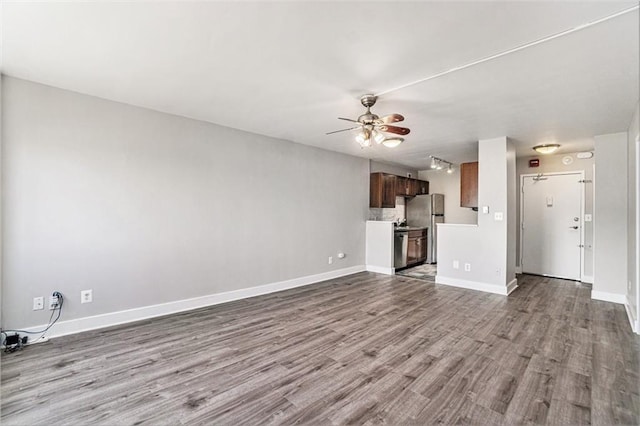 600 E 8th St Unit 6N, Kansas City, MO 64106 - unfurnished living room with wood finished floors, ceiling fan, and baseboards