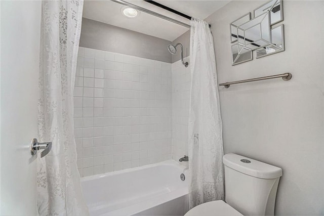 600 E 8th St Unit 6N, Kansas City, MO 64106 - full bath with toilet and shower / tub combo with curtain