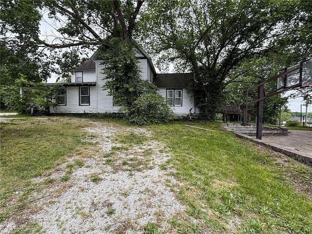 1202 Wall St, Galena, KS 66739 - view of front of property with a front yard