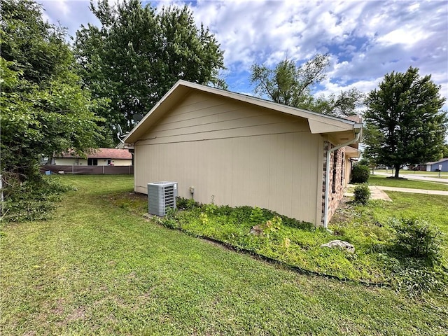 1710 Halsey Ave, Independence, KS 67301 - view of side of property with central AC unit and a yard