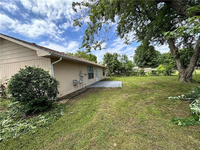 1710 Halsey Ave, Independence, KS 67301 - view of grassy yard with a patio area