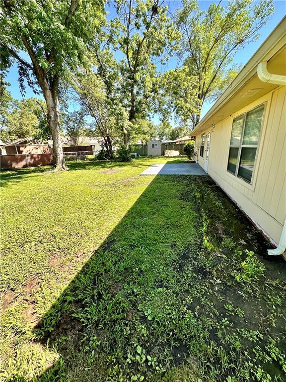 1710 Halsey Ave, Independence, KS 67301 - view of yard featuring a patio area