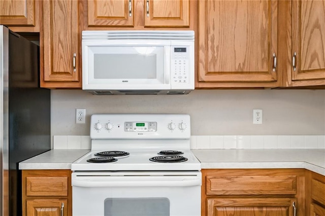 706 E 15th St E, Eudora, KS 66025 - kitchen featuring white appliances and light countertops