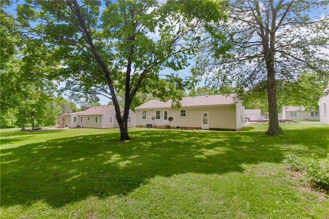 707 N Delaware St, Butler, MO 64730 - view of grassy yard