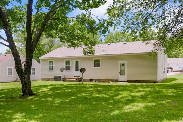 707 N Delaware St, Butler, MO 64730 - rear view of house with a lawn
