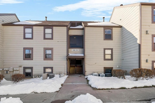 1339 Westbrooke St, Lawrence, KS 66049 - view of snow covered property
