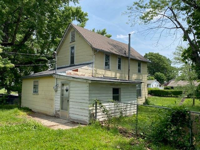 1209 S 6th St, Atchison, KS 66002 - view of rear view of house
