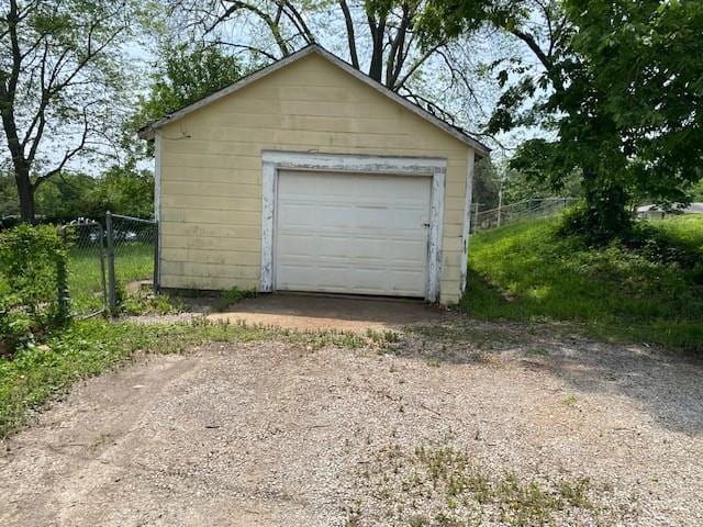1209 S 6th St, Atchison, KS 66002 - detached garage featuring driveway