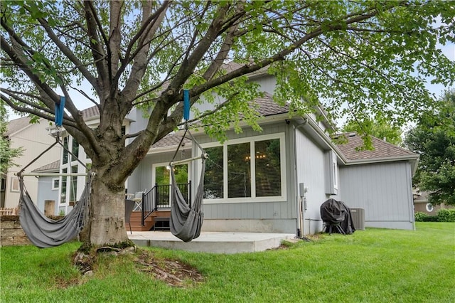 2705 W 137th Pl, Leawood, KS 66224 - back of house featuring a yard and a shingled roof