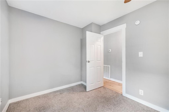 508 N Geronimo Dr, Independence, MO 64056 - spare room featuring carpet, baseboards, a ceiling fan, and a smoke detector