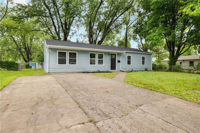 508 N Geronimo Dr, Independence, MO 64056 - single story home featuring driveway