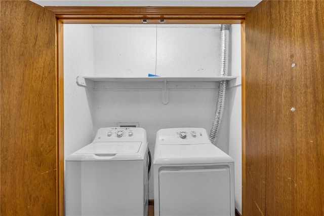 1528 E 123rd St, Olathe, KS 66061 - laundry area featuring washer and clothes dryer
