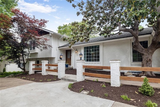 10416 Mohawk Ln, Leawood, KS 66206 - split level home featuring a fenced front yard and brick siding
