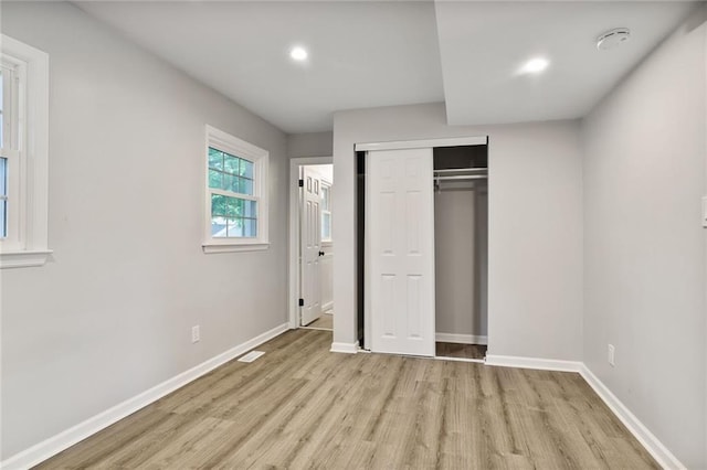 10416 Mohawk Ln, Leawood, KS 66206 - unfurnished bedroom featuring light wood-style flooring, baseboards, a closet, and recessed lighting