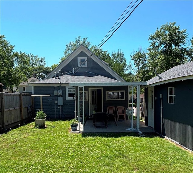 620 S Evergreen Ave, Chanute, KS 66720 - back of property with a patio area