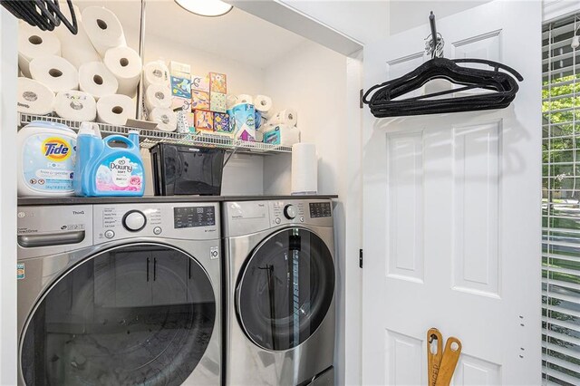 8201 W 100th Ter, Overland Park, KS 66212 - laundry room featuring washer and dryer
