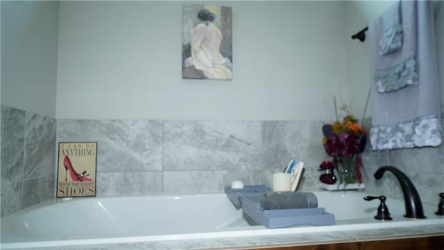 6418 N 141st St, Basehor, KS 66007 - bathroom featuring a garden tub