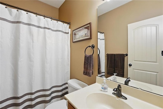10136 N Wallace Ave, Kansas City, MO 64157 - full bath with toilet, vanity, and a shower with shower curtain