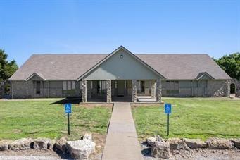 18 Beechwood Ln, Linn Valley, KS 66040 - view of front of house with a front lawn