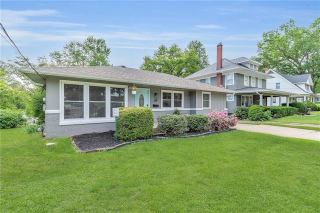 807 N Main St, Carrollton, MO 64633 - view of front of property with a front yard