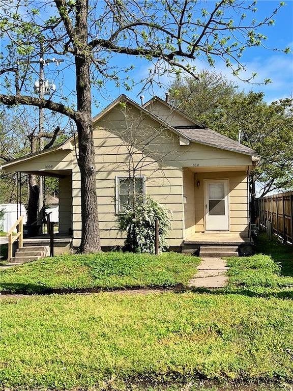 100 W Adams St, Pittsburg, KS 66762 - view of front of home featuring a porch