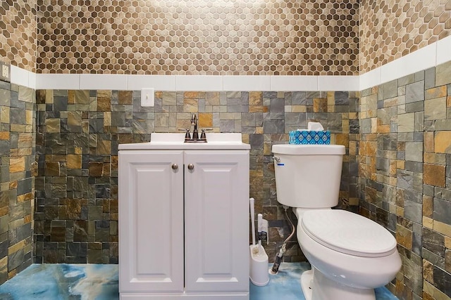 1036 Vilas St, Leavenworth, KS 66048 - half bathroom featuring toilet and vanity