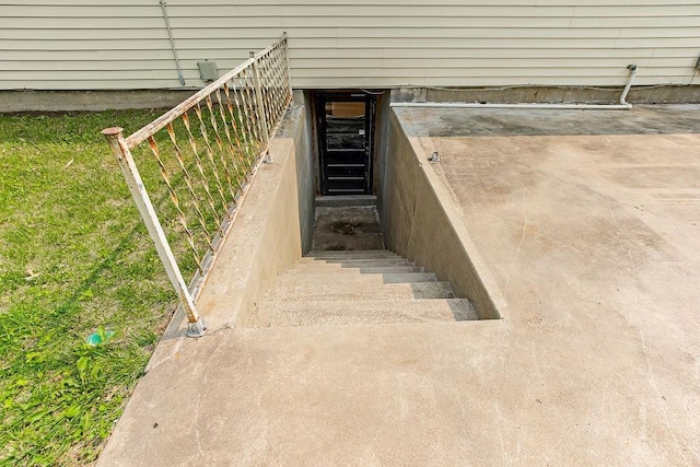 1036 Vilas St, Leavenworth, KS 66048 - view of stairway