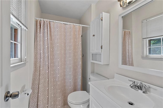 522 Kasold Dr, Lawrence, KS 66049 - bathroom with toilet, vanity, and curtained shower