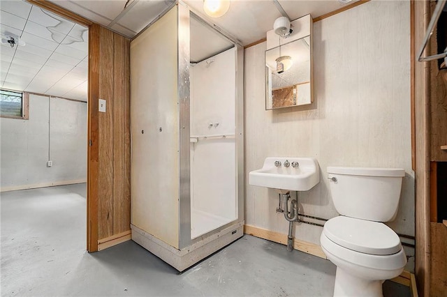 501 Maple Ave, Smithville, MO 64089 - bathroom with finished concrete floors, toilet, baseboards, and a shower