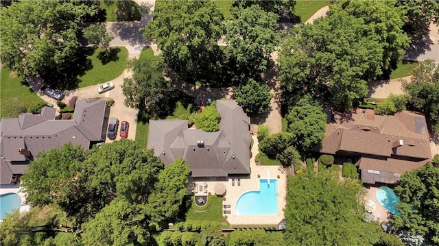 2210 W 69th Ter, Mission Hills, KS 66208 - aerial perspective of suburban area with a pool
