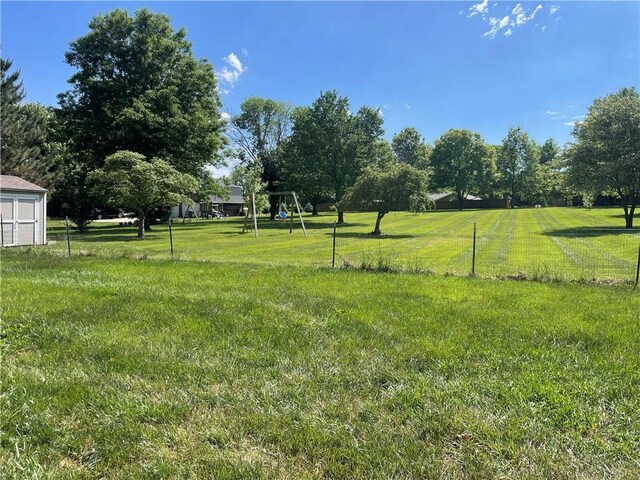 1211 N 6th St, Hiawatha, KS 66434 - view of yard