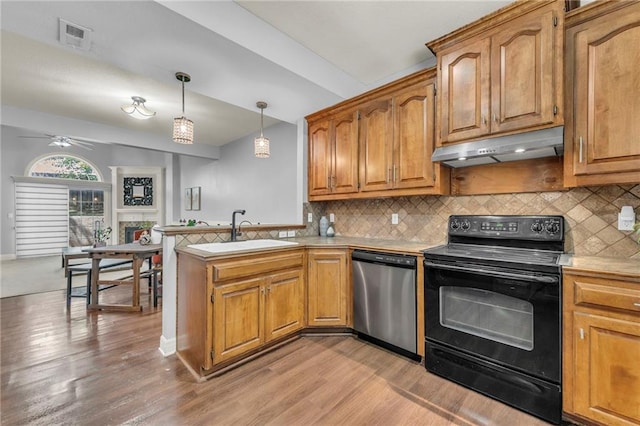 15828 W 61st St, Shawnee, KS 66217 - kitchen with black electric range oven, stainless steel dishwasher, under cabinet range hood, a sink, and a peninsula