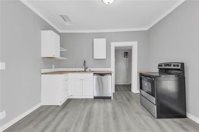 311 N Silver St, Paola, KS 66071 - kitchen featuring stainless steel appliances, a sink, light wood finished floors, and ornamental molding
