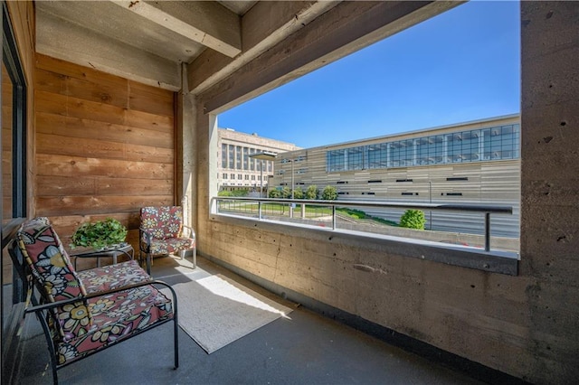 360 W Pershing Rd Unit 250, Kansas City, MO 64108 - view of balcony