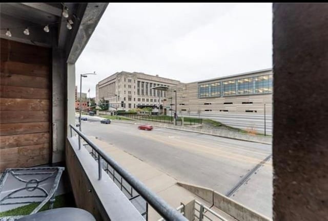 360 W Pershing Rd Unit 250, Kansas City, MO 64108 - view of balcony
