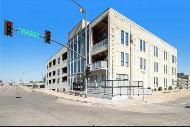 360 W Pershing Rd Unit 250, Kansas City, MO 64108 - view of building exterior
