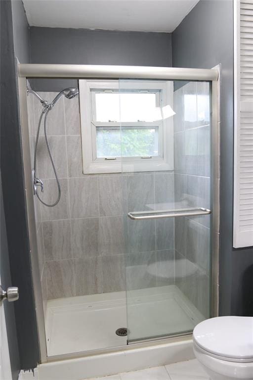 816 S Huttig Ave, Independence, MO 64053 - bathroom with a shower stall, toilet, and tile patterned flooring