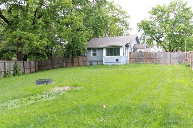 816 S Huttig Ave, Independence, MO 64053 - view of yard