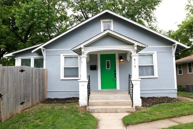 816 S Huttig Ave, Independence, MO 64053 - bungalow featuring stucco siding