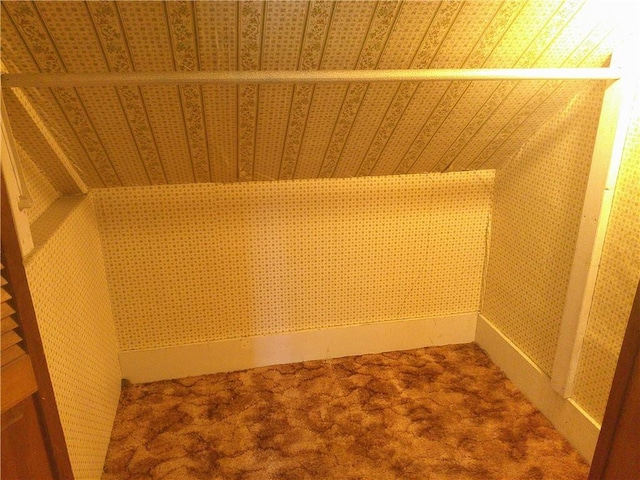 220 W State St, Erie, KS 66733 - detailed view of carpet flooring