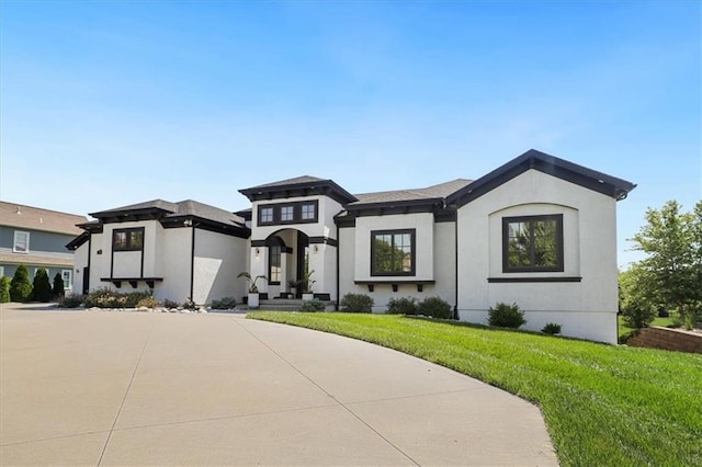 8605 NE Shl Creek Pkwy, Kansas City, MO 64157 - view of front of house featuring a front yard and stucco siding