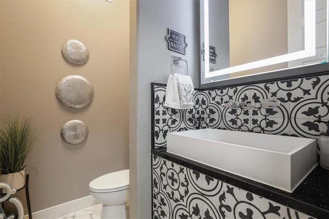 8605 NE Shl Creek Pkwy, Kansas City, MO 64157 - half bath featuring marble finish floors, toilet, and baseboards