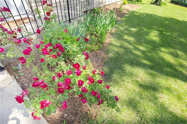 8401 England St, Overland Park, KS 66212 - view of green lawn